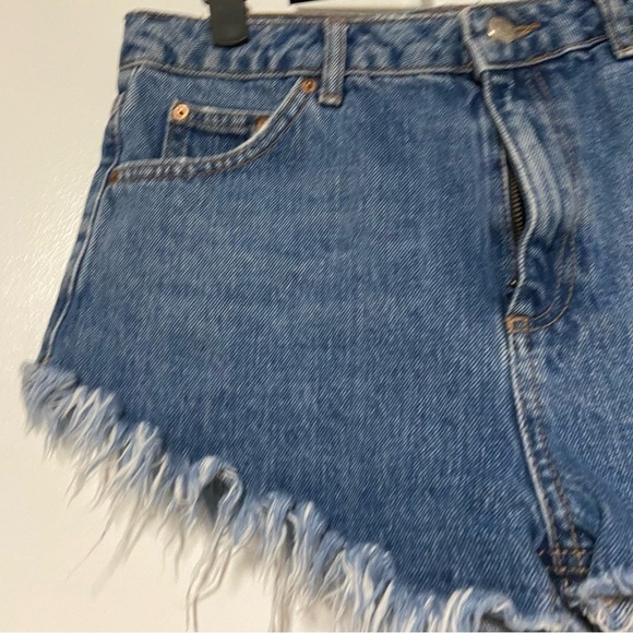 TOPSHOP MOTO KIRI Cheeky Raw Hem Denim Shorts Size 8 - Picture 7 of 7